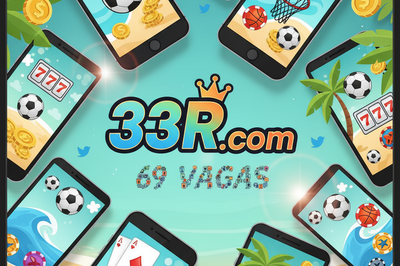 Caderno com anotações de estratégias de apostas e uma caneta sobre uma mesa de madeira.